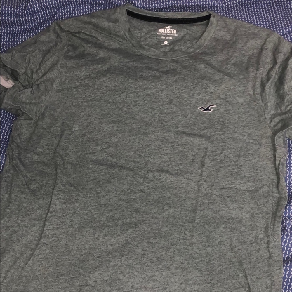 Hollister T shirt